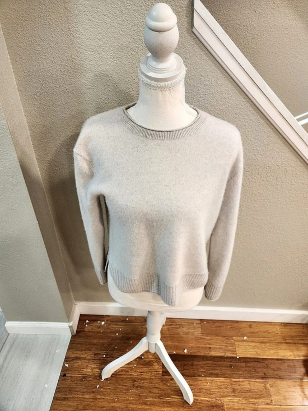 Rachel Zoe Cashmere Crewneck in Cream Size Medium
